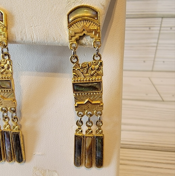 D2 Vintage Gold-tone Pierced Dangle Earrings - Picture 3 of 3